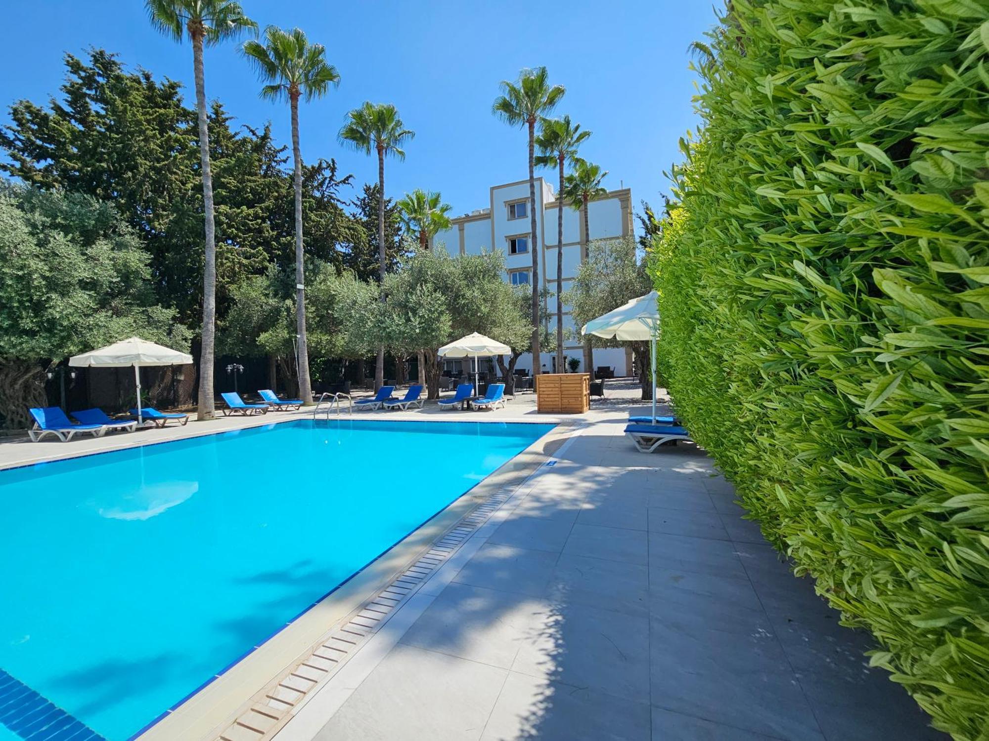 קיירניה Park Palace Hotel מראה חיצוני תמונה