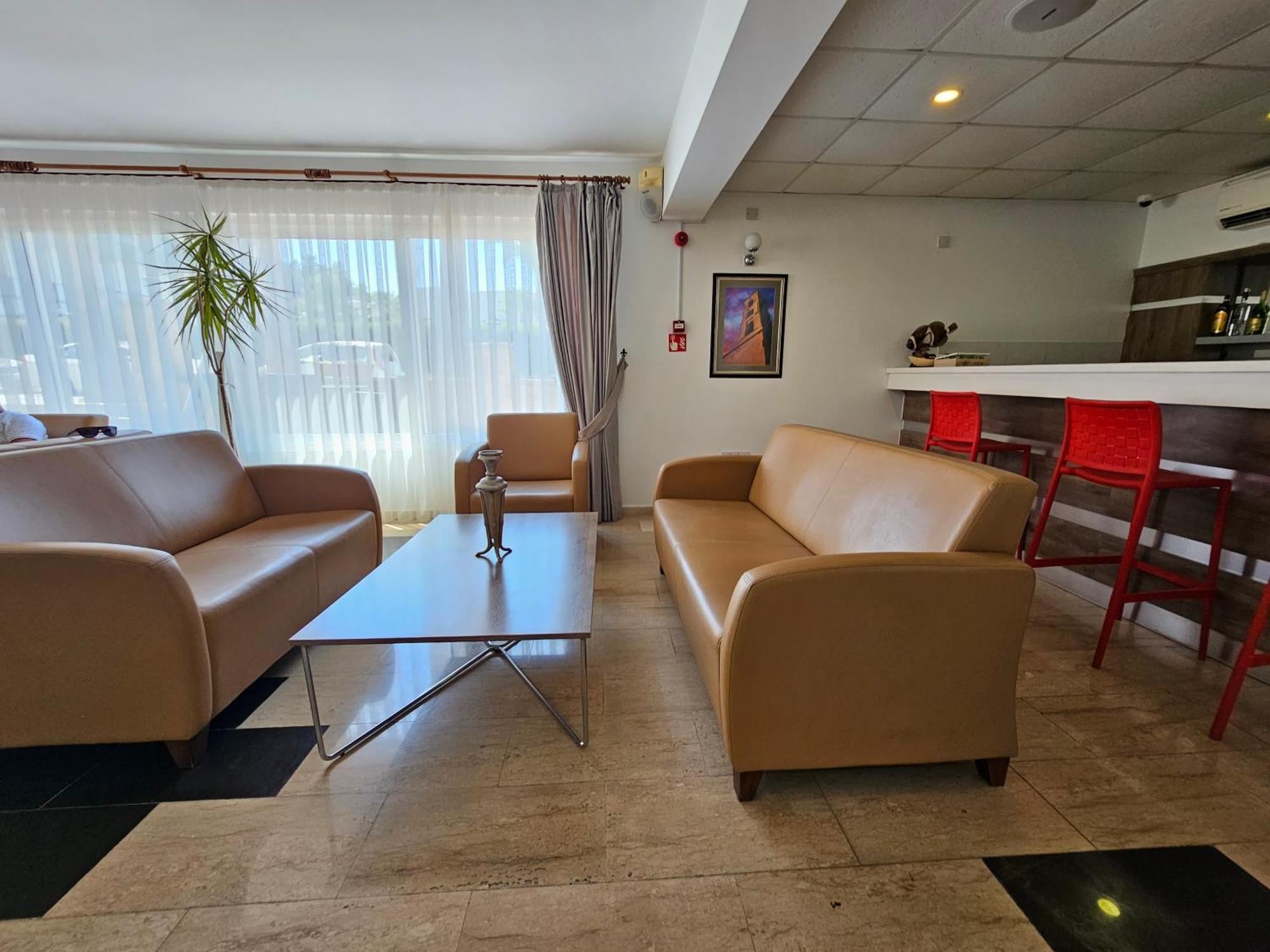 קיירניה Park Palace Hotel מראה חיצוני תמונה